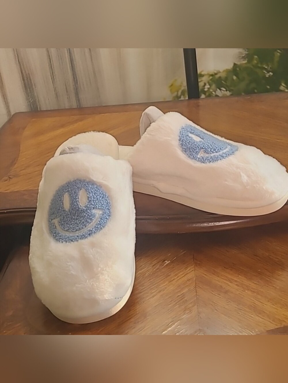 Brand New Plush fluffy blue happy face Slippers 44-45 Womens 9.5/10